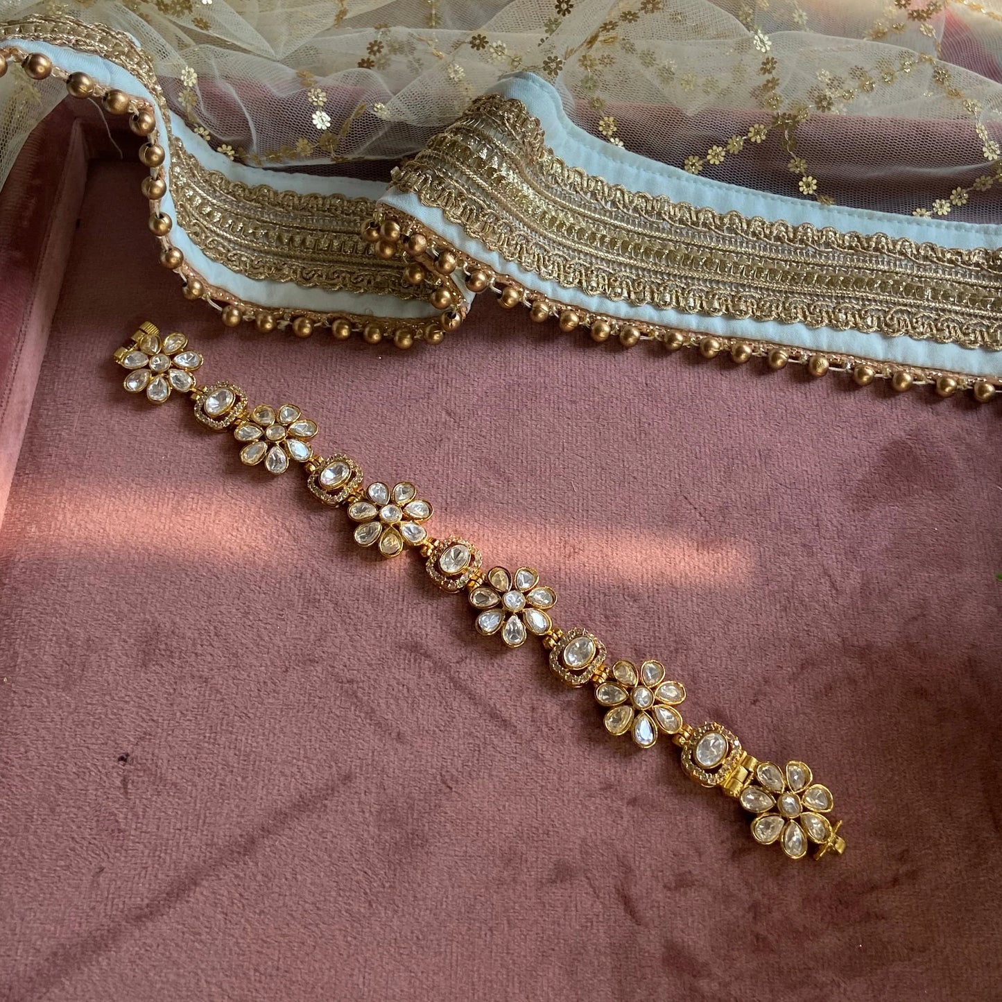 👑 Queenura™ Flower Shape Kundan Chain Bracelet